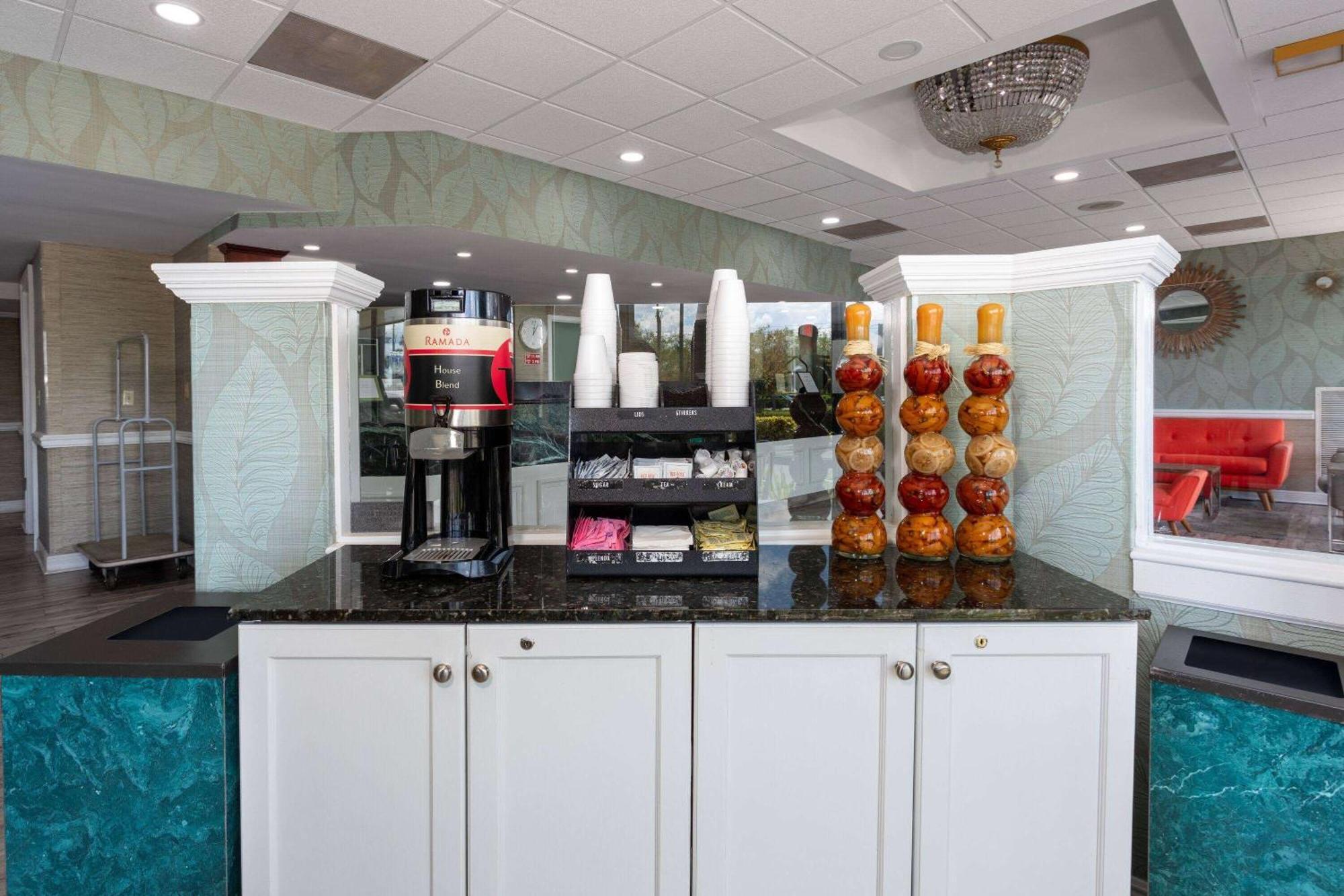 Hotel Ramada By Wyndham Altamonte Springs Near I-4 Exterior foto