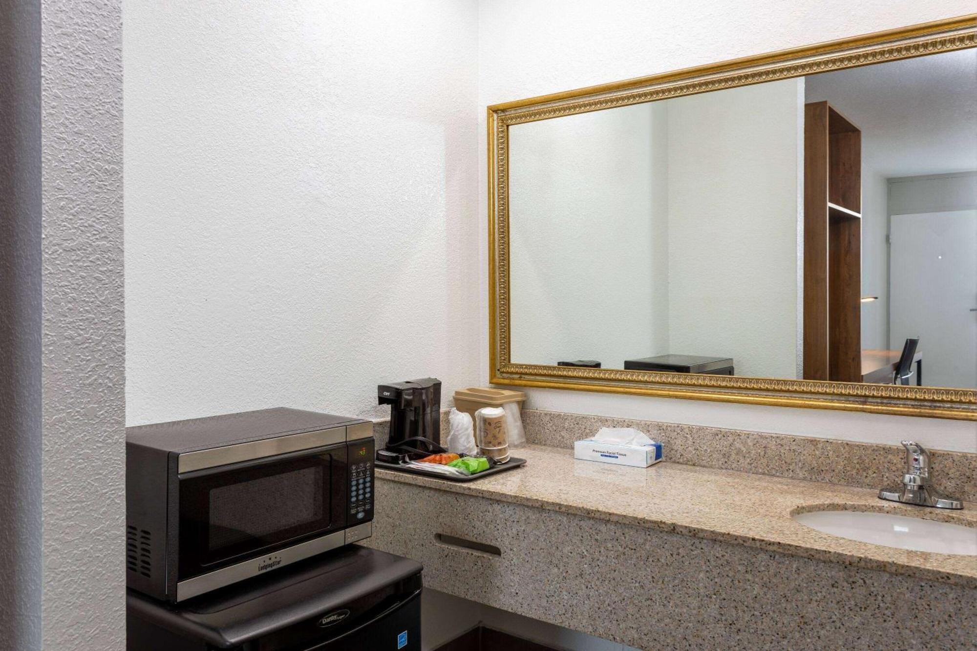 Hotel Ramada By Wyndham Altamonte Springs Near I-4 Exterior foto